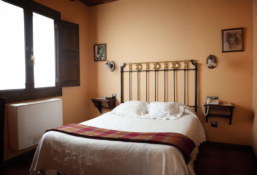 Hostal Santa Agueda Tarazona Bilik gambar