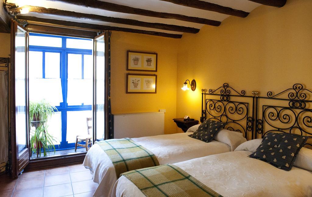 Hostal Santa Agueda Tarazona Bilik gambar