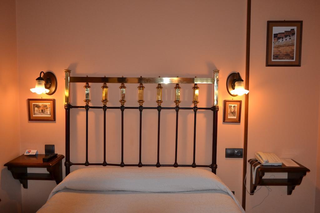 Hostal Santa Agueda Tarazona Bilik gambar