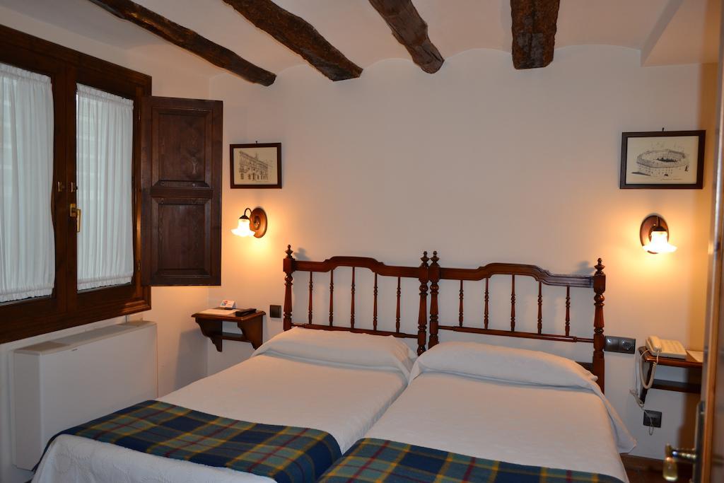 Hostal Santa Agueda Tarazona Bilik gambar