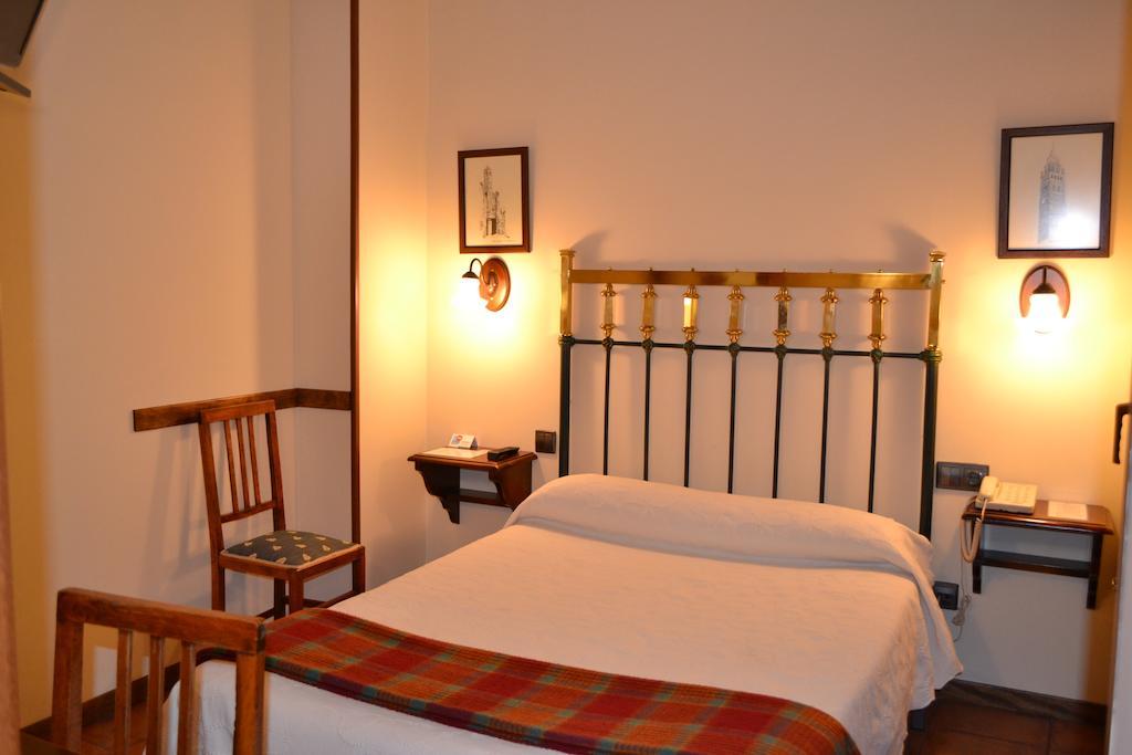 Hostal Santa Agueda Tarazona Bilik gambar