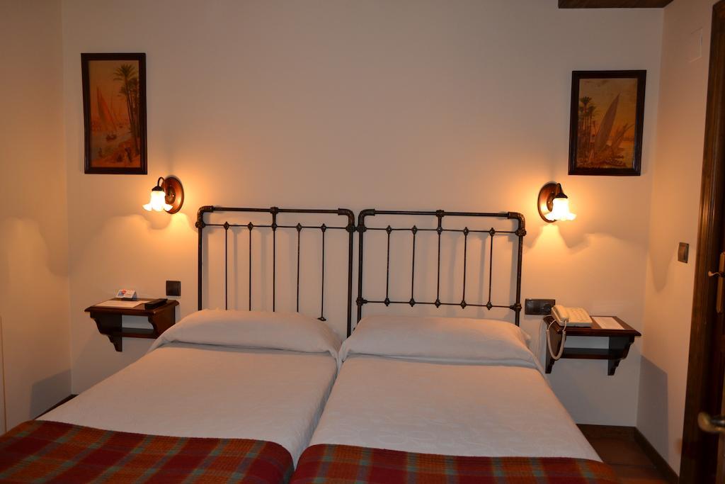 Hostal Santa Agueda Tarazona Bilik gambar